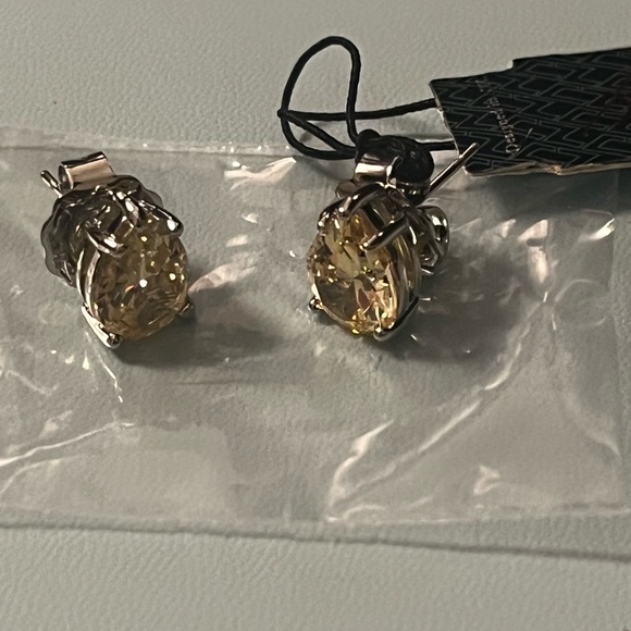 Elegant Silver Earrings with Yellow Gemstones - Picture 6 of 12